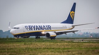 Lietadlo smerujúce do Bratislavy malo problémy, zmizlo z radarov