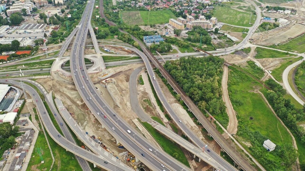 Trasú sa im domy, padajú lustre. Obyvatelia doplácajú na obchvat