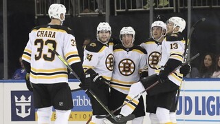 NHL: Bostonu pomohlo k výhre trio Slovákov, Chára aj skóroval