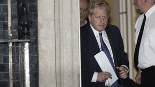 Johnson súhlasil s odkladom. EÚ požiadal, aby bol už posledný