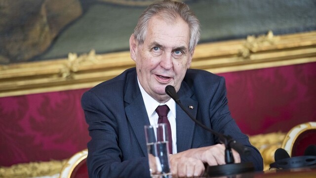 Zeman rozdal štátne vyznamenania, získali ich Jágr i exprezident SR