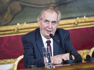 Zeman rozdal štátne vyznamenania, získali ich Jágr i exprezident SR