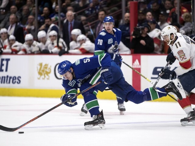 NHL: Vancouver zastavil bodovú sériu Floridy, tá dostala sedmičku