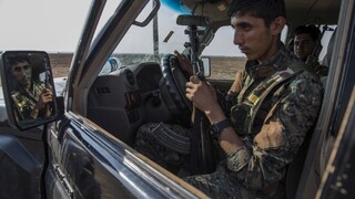 Prímerie sa skončilo, Kurdi sa sťahujú za hranice bezpečnostnej zóny