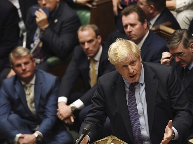 Britská vláda chce hlasovať o dôvere voči sebe samej, návrh pochádza z opozície