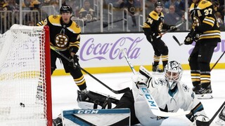 NHL: Chára s asistenciou pre Boston, Černák a Jurčo nezahviezdili