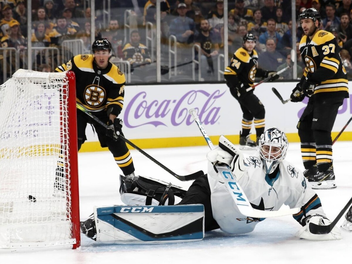 NHL: Chára s asistenciou pre Boston, Černák a Jurčo nezahviezdili