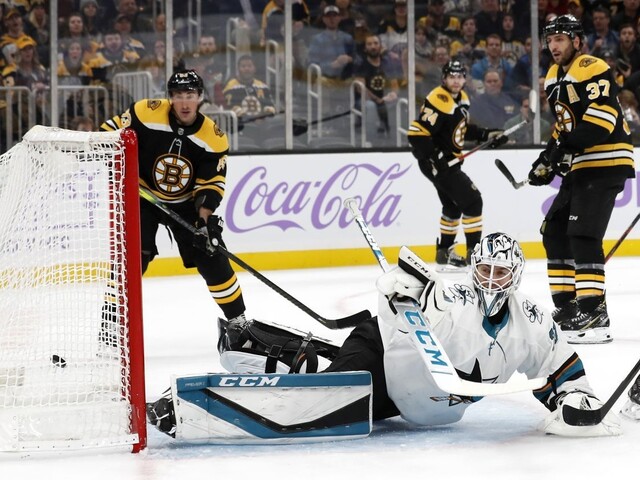 NHL: Chára s asistenciou pre Boston, Černák a Jurčo nezahviezdili