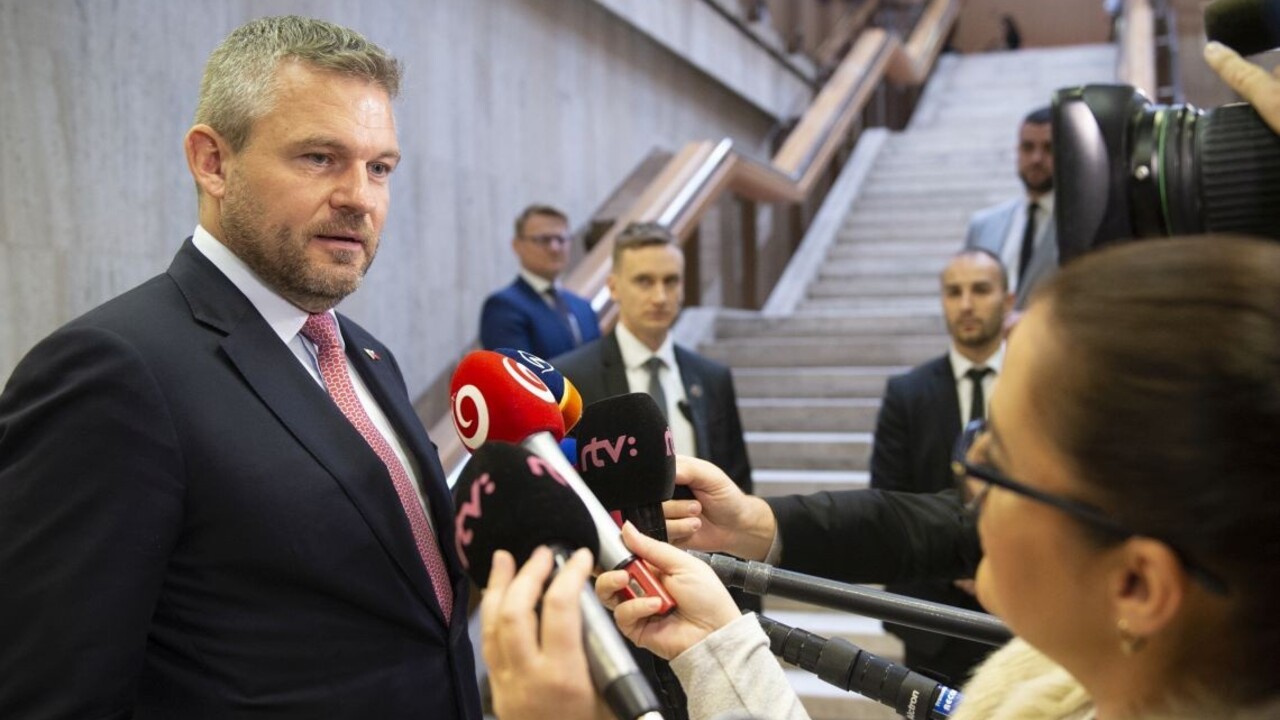 Premiér má recept na prekáračky. Lídri by mali byť vo vláde