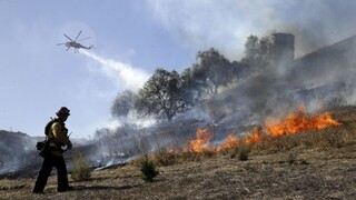 Kalifornia bojuje s požiarmi, horí aj neďaleko Los Angeles