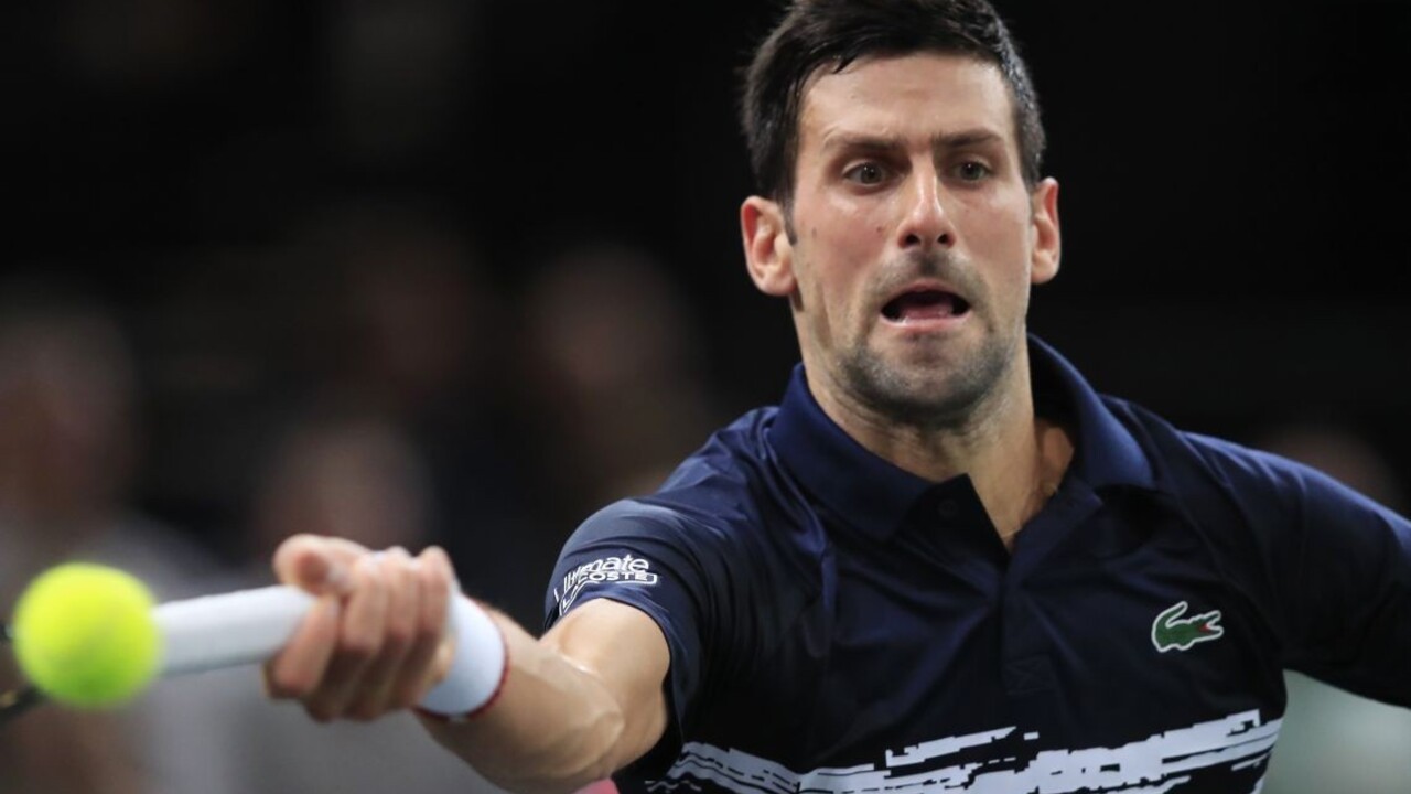 Djokovič bol v Paríži nekompromisný, Tsitsipas zdolal de Minaura