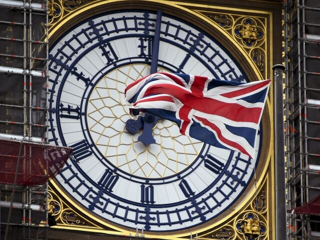 Johnson už tvrdým brexitom hroziť nemôže, konzervatívci ho vylúčili