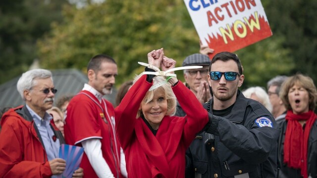 Oscarová herečka nocovala vo väzení, zatkli ju po demonštrácii
