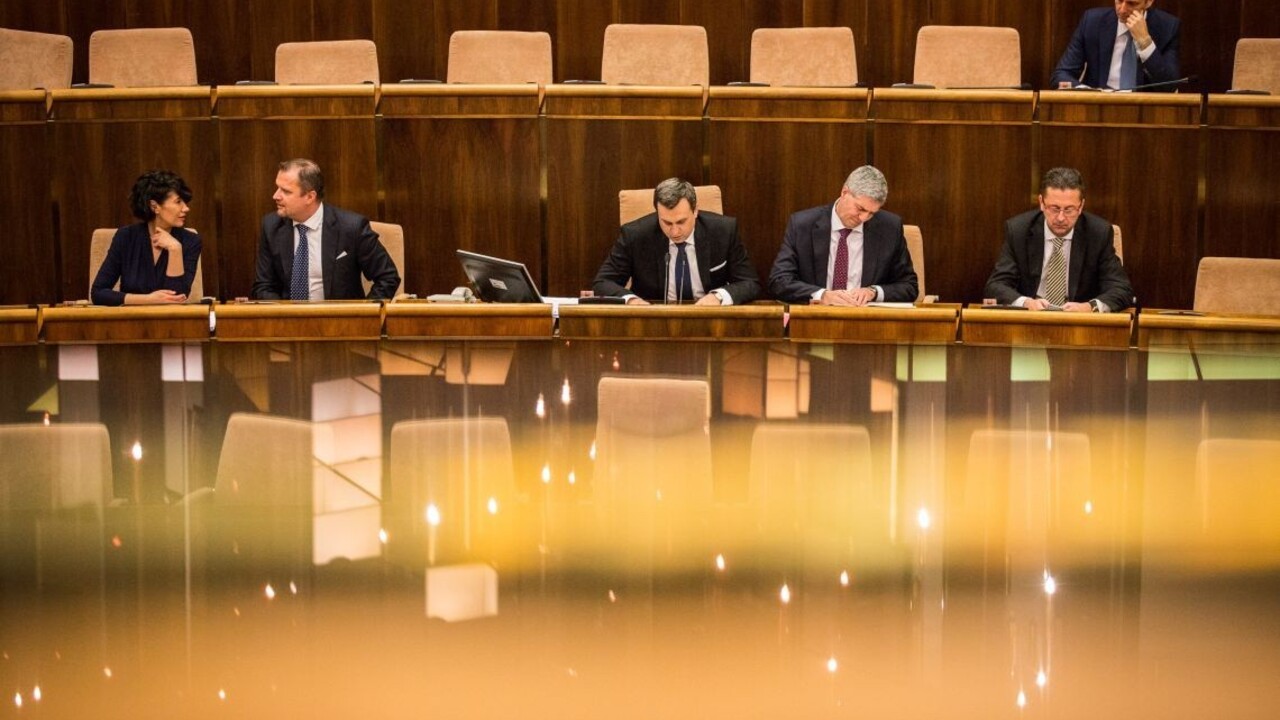 Ravasz nevylúčil koalíciu Mosta s Druckerom, Smer bez zmien vylúčil