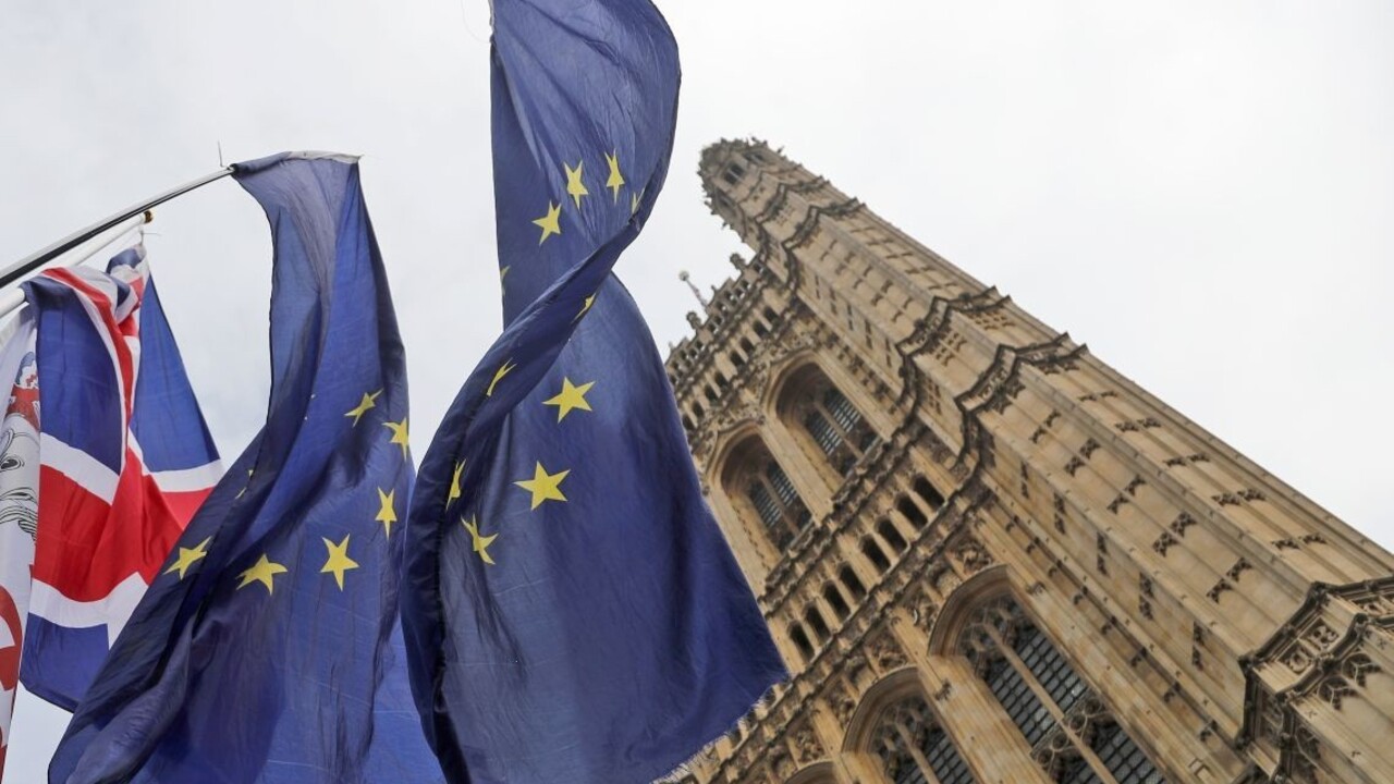 Brexit v októbri nevyšiel. Johnson to ľutuje, iní ho chcú zastaviť