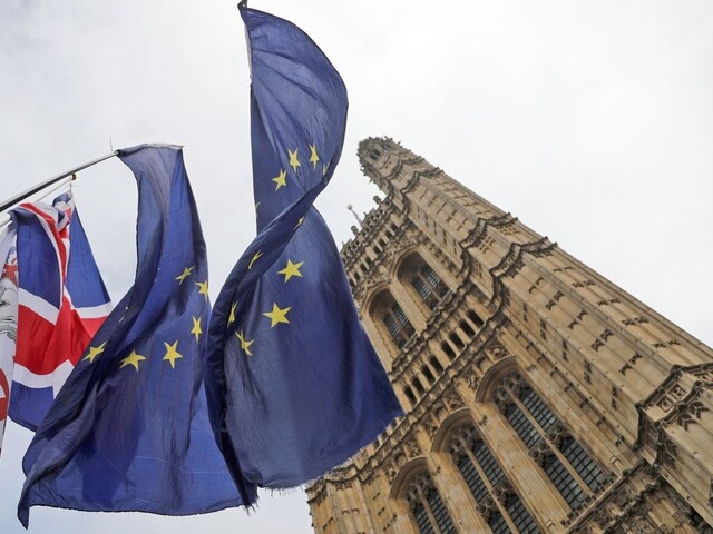 Brexit v októbri nevyšiel. Johnson to ľutuje, iní ho chcú zastaviť