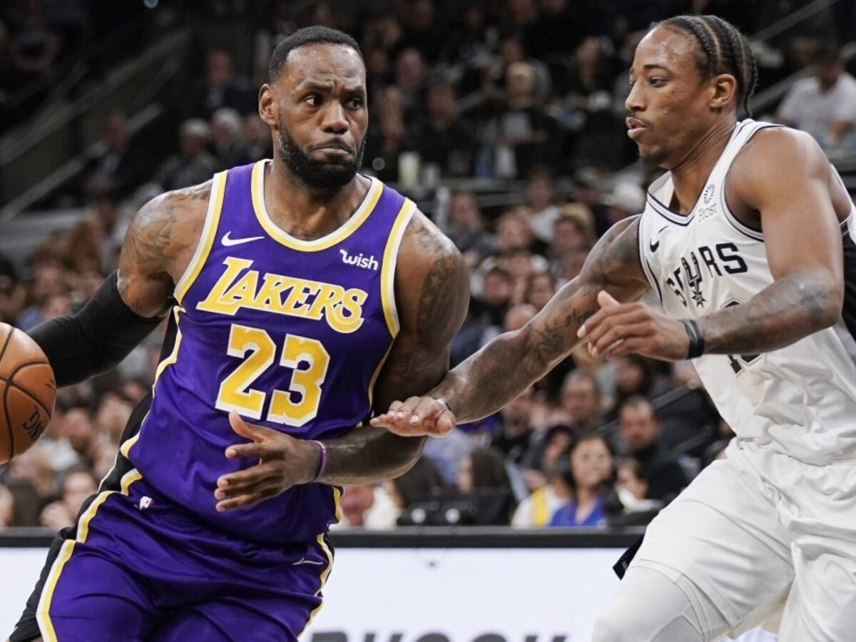 NBA: Séria Lakers pokračuje aj vďaka triple double LeBrona