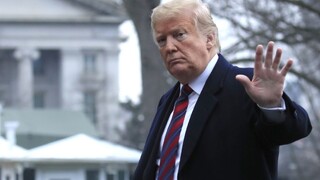 Prezident Trump čelí obvineniam zo zneužitia právomocí