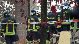 Privolaných hasičov zabil výbuch. Niekto zrejme stlačil spínač