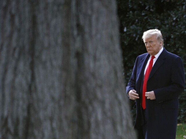 Za pomoc chcel vyšetrovanie, tvrdí svedok. Trumpovi hrozí žaloba