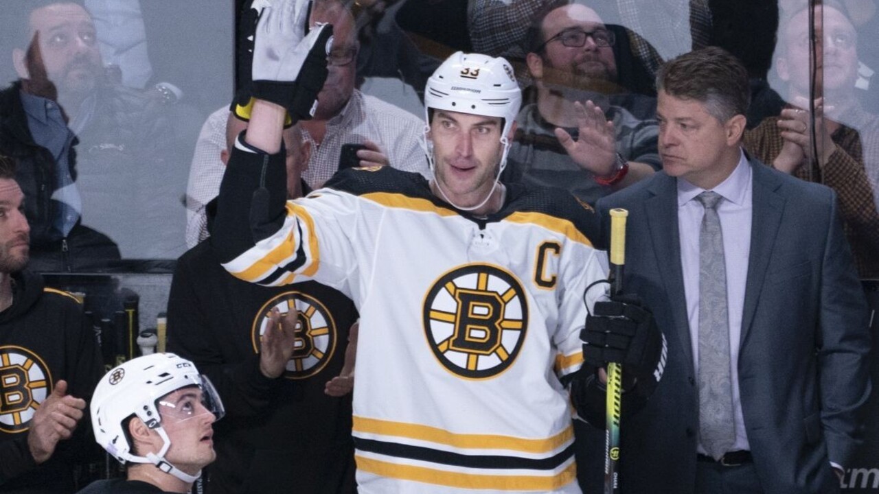 NHL: Chára odohral 1500 zápasov, jubileum mu pokazil aj Tatar