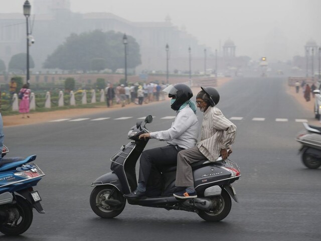 Toxický smog v ovzduší v Indii donútil turistov uchýliť sa v horách