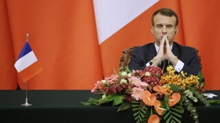 NATO je v stave mozgovej smrti, obáva sa francúzsky prezident