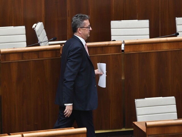 Opozícia má podpisy na schôdzu o Glváčovi, Most ju pomôže otvoriť