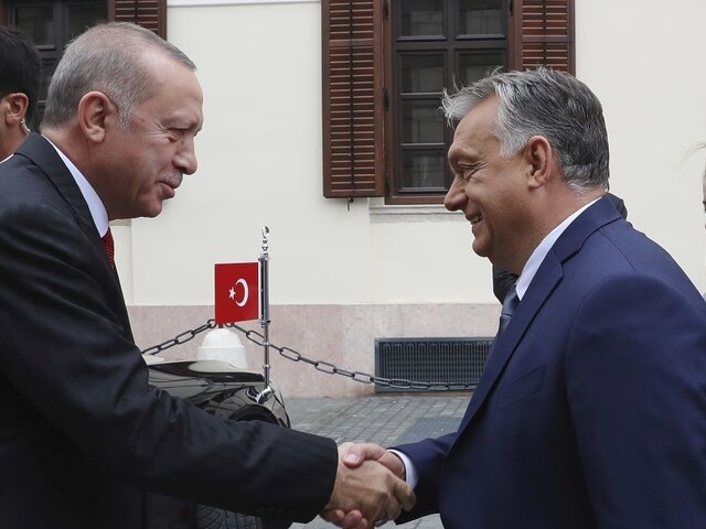 Erdogan v Maďarsku opäť pohrozil otvorením hraníc pre migrantov