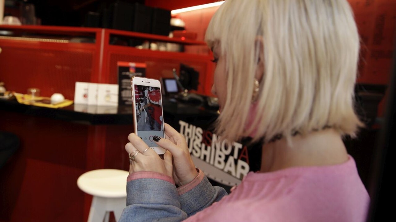 influencer sociálne siete žena 1140px (SITA/AP)