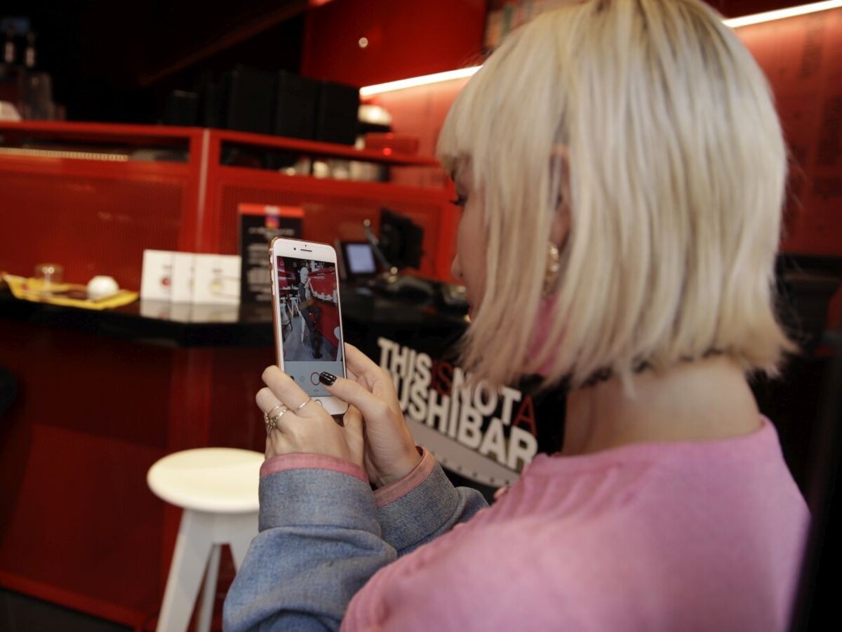 influencer sociálne siete žena 1140px (SITA/AP)