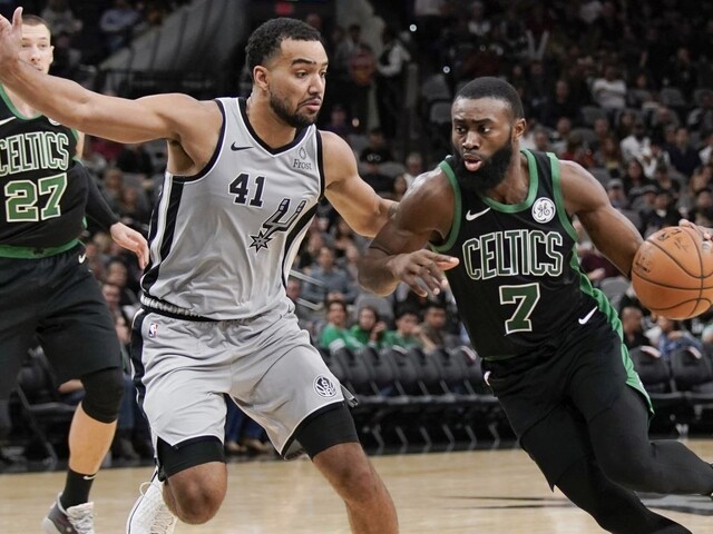 NBA: Siedme víťazstvo Bostonu v rade. Hayward si zlomil ruku