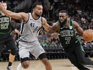 NBA: Siedme víťazstvo Bostonu v rade. Hayward si zlomil ruku