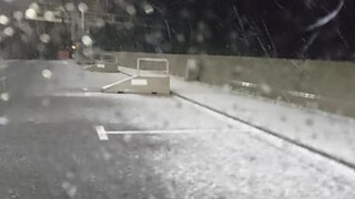 Na cestách je prvý sneh, polícia vyzvala vodičov na opatrnosť