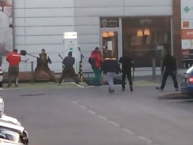 Veľká bitka s lopatami má dohru, polícia obvinila aktérov