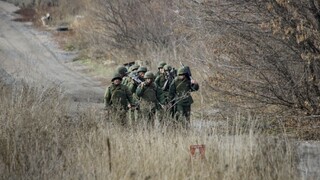 Odsunuli vojakov aj zbrane. Na Donbase plánujú aj odmínovanie