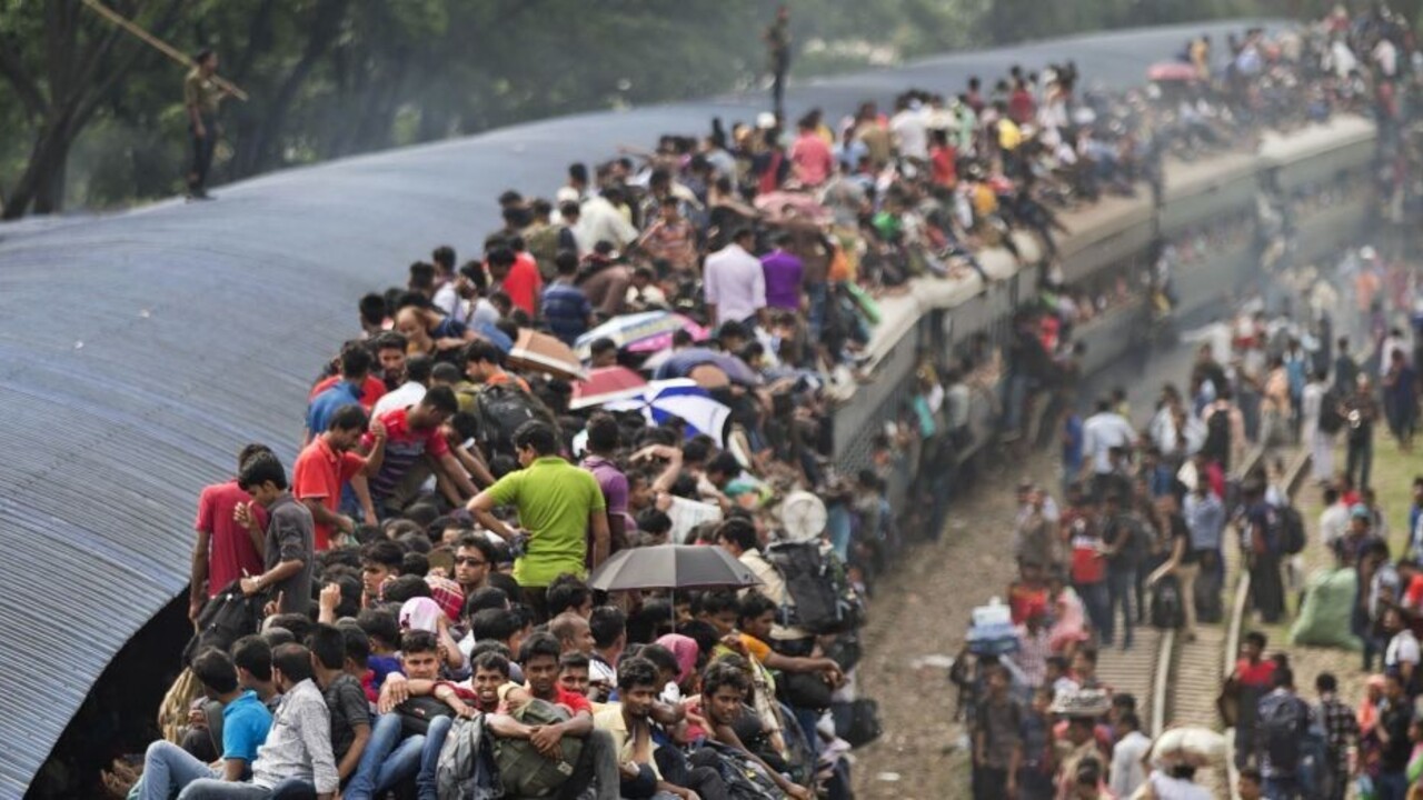 Pri čelnej zrážke vlakov vyhaslo viac ako 15 ľudských životov