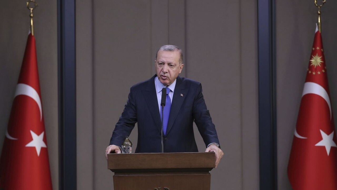 Môžeme prepustiť všetkých džihádistov, hrozí Erdogan Európe