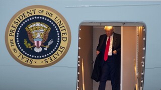 Začína sa vyšetrovanie Trumpa, o úrad môže prísť pre telefonát