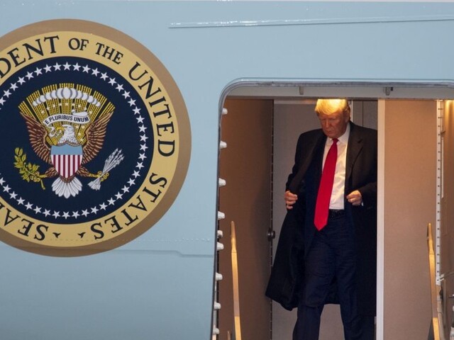 Začína sa vyšetrovanie Trumpa, o úrad môže prísť pre telefonát