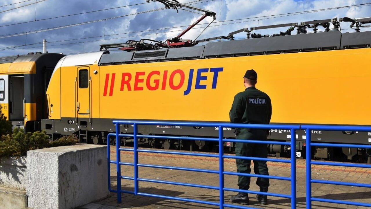 Po tragédii na železnici zastavili dopravu z Bratislavy do Komárna