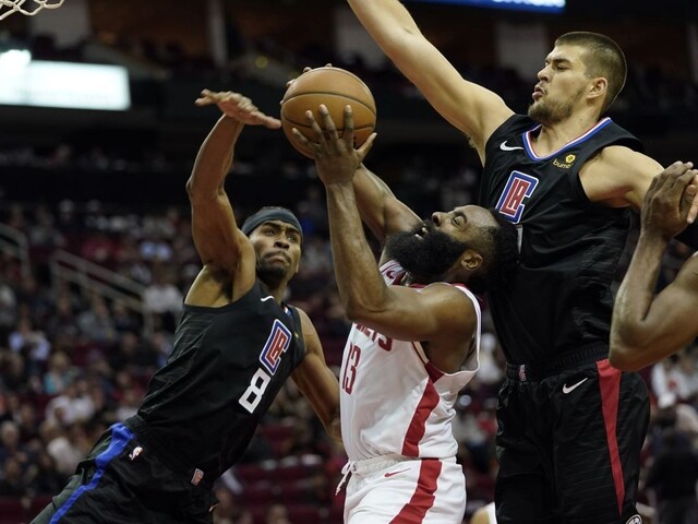 NBA: Harden potiahol Houston k víťazstvu, deviata výhra Bostonu