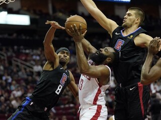 NBA: Harden potiahol Houston k víťazstvu, deviata výhra Bostonu