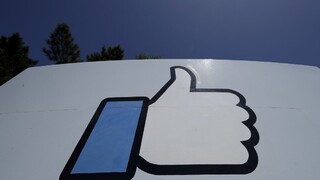 Zmazali falošné účty, Facebook bojuje proti dezinformáciám