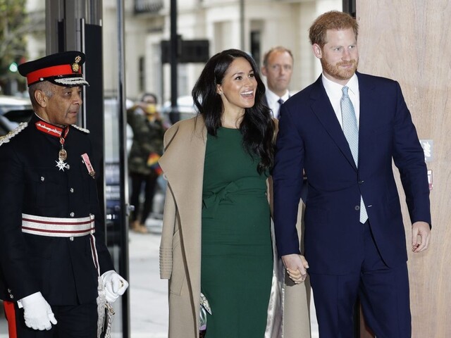 Porušia tradíciu. Harry a Meghan nestrávia Vianoce s kráľovnou