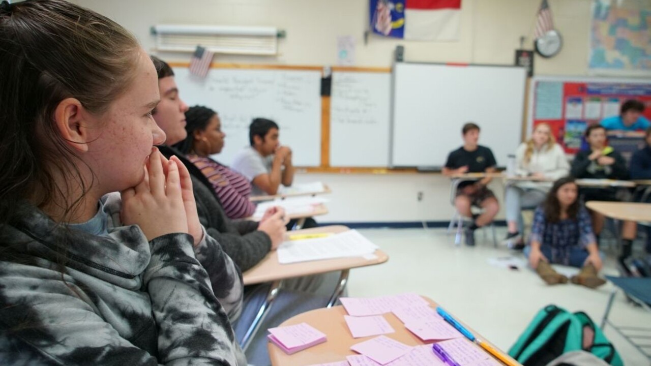Polícia zadržala učiteľku. Povedala im, že chce postrieľať žiakov