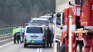 Tragická nehoda v ČR, autobus s deťmi narazil do nákladiaka