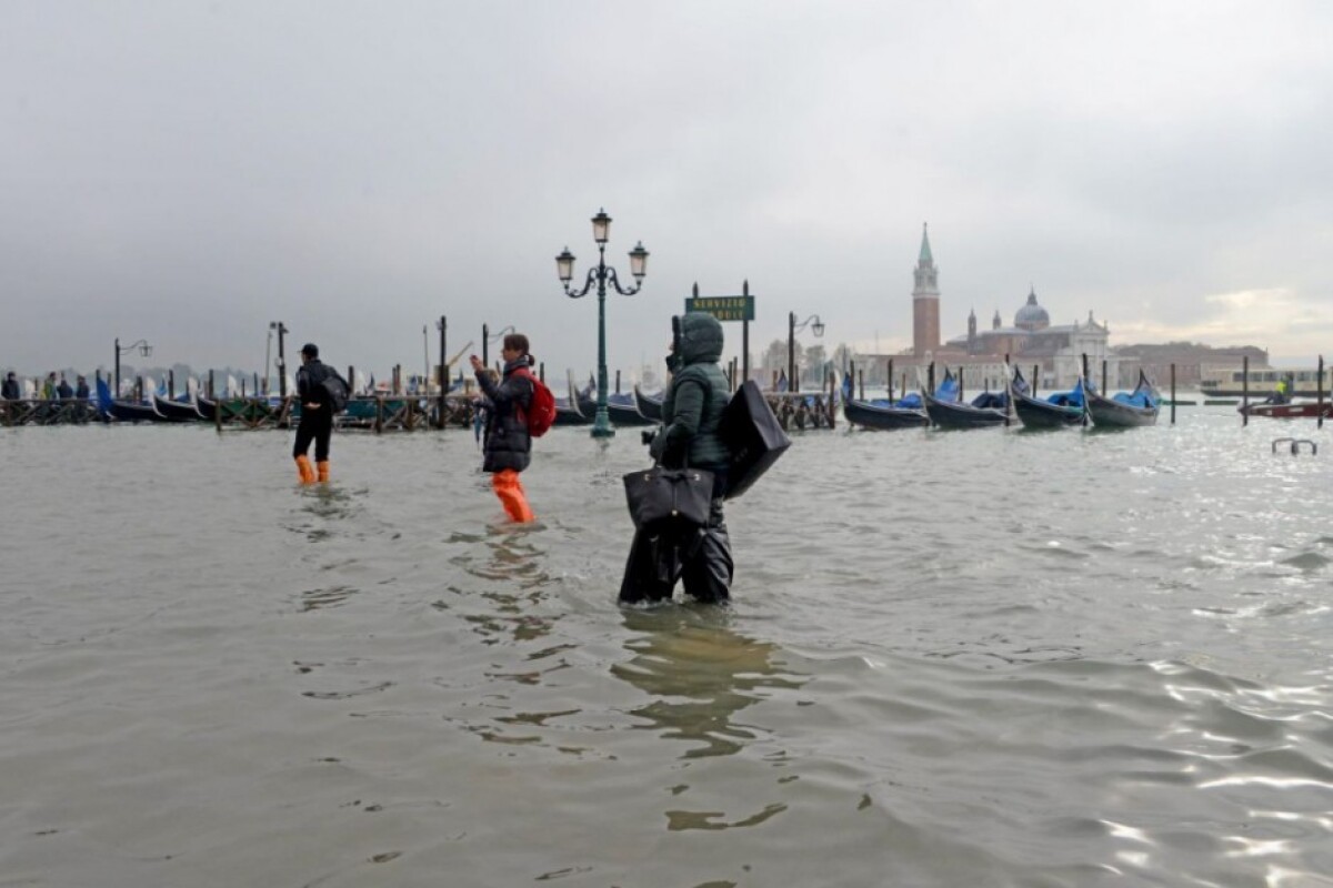 italy-venice-flooding-39610-7b8d12f963b94967ae5c1788c786de77_47cf846d.jpg