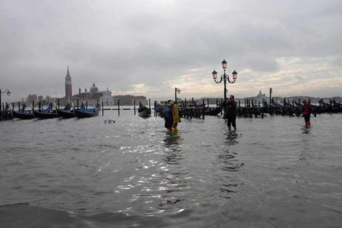 italy-venice-flooding-43543-8be585decabd4b41b87b9592a4678a3e_9e9a4dbe.jpg