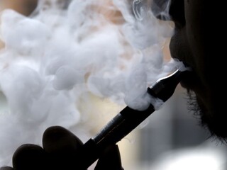 Dorazila vlna úmrtí do Európy? Hlásia prvú obeť e-cigariet